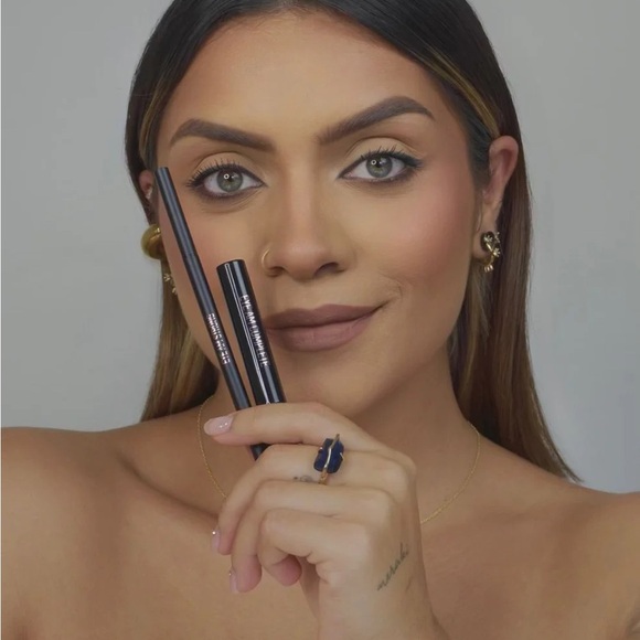 REALHER Eye Am Strong Definer Brow Pencil - Color in I Am Strong (Med Brown) - Picture 3 of 9